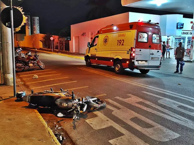 Colisão entre carro e moto deixa irmãos feridos em Fernandópolis