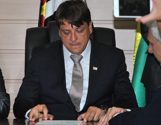 Prefeito de Fernandópolis, baixa Decreto e isenta Idosos, Deficientes Físicos e Motos da Área Azul