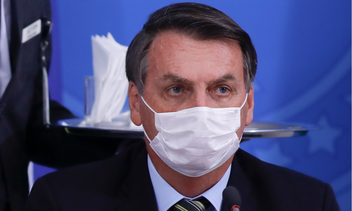 Justiça manda Hospital que testou Bolsonaro divulgar exames para coronavírus