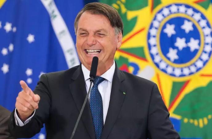 Bolsonaro admite pedir refúgio em embaixada para evitar prisão