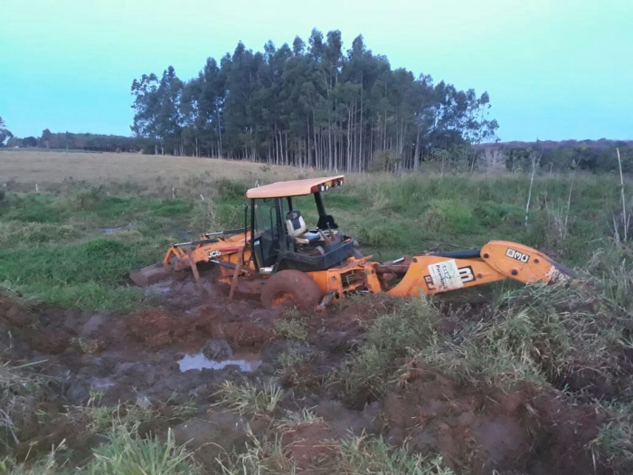 Máquina da Prefeitura de Paranapuã é flagrada 