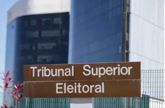 TSE cancela ida de servidores para assistir eleição na Venezuela