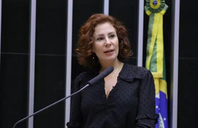 STF condena Carla Zambelli a 10 anos de cadeia