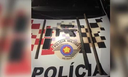 Três homens são presos por cárcere privado, porte ilegal de arma e lesão corporal em Ilha Solteira