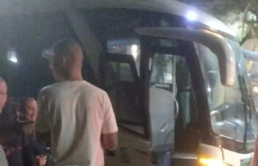 Ladrões assaltam ônibus sem saber que 28 PMs estavam a bordo