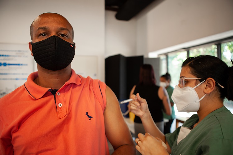 Butantan estuda a criação de vacina única contra a gripe e a covid-19