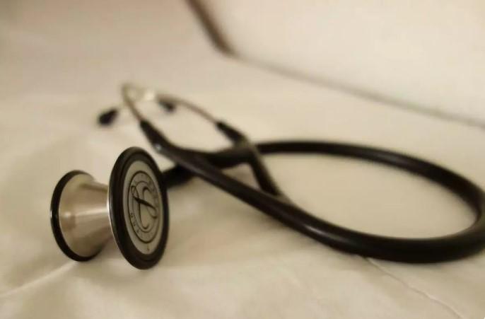 CFM acusa médica de difamação e pede indenização de R$ 100 mil