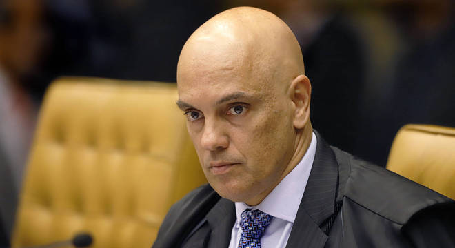 Alexandre de Moraes amplia multa e intima presidente do Facebook