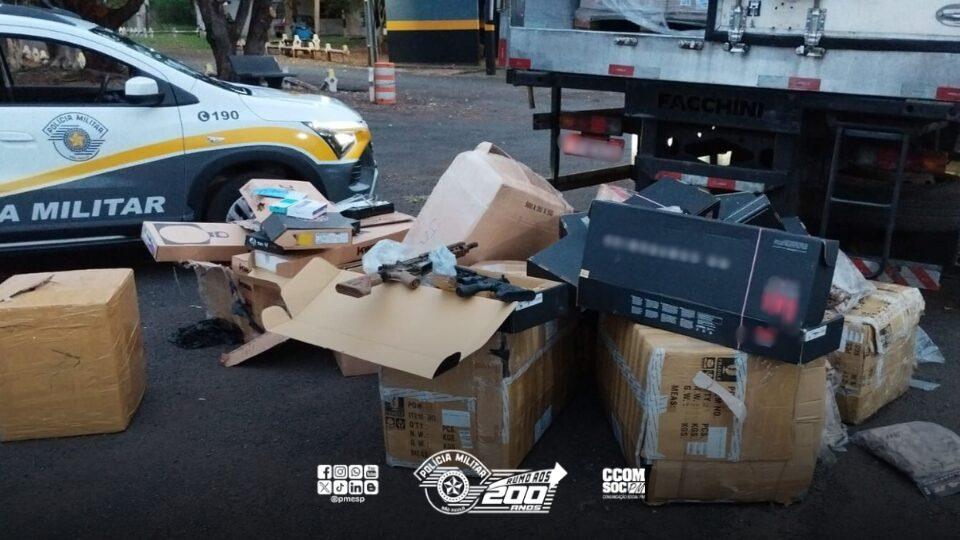 Polícia apreende 2,4 toneladas de maconha e contrabando em caminhão frigorífico