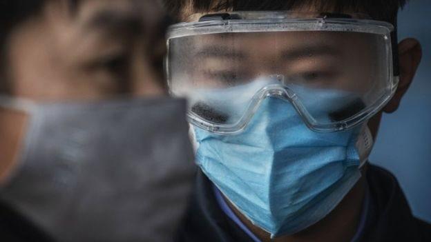 Empresas se mobilizam para produzir máscaras e óculos protetores para profissionais de saúde