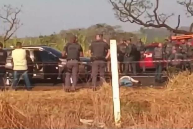 Troca de tiros deixa um PM e outras três pessoas mortas