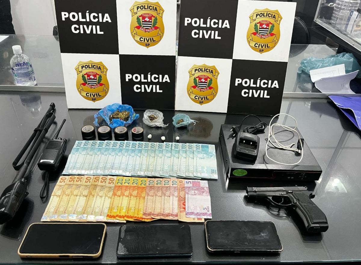 Em Jales, Polícia Civil apreende armas e drogas. Três homens foram presos em flagrante.