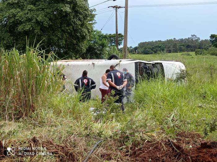 Motorista de 26 anos morre após capotar Van em Fernandópolis
