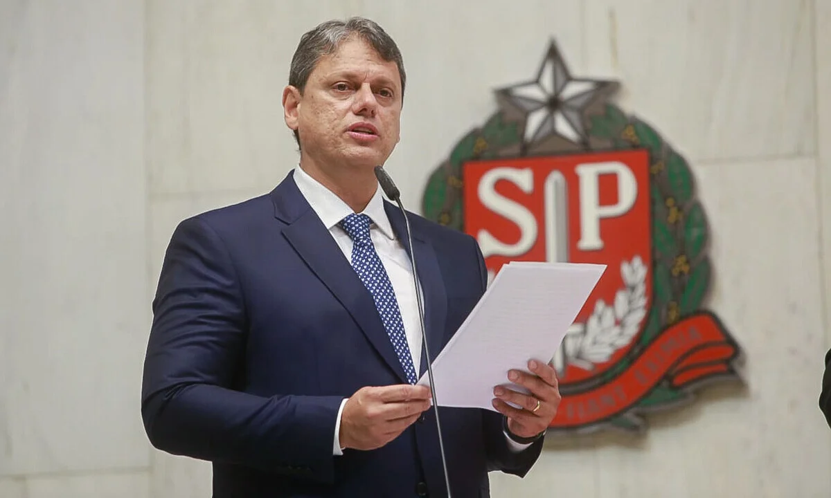 PEC de Tarcísio pode retirar mais de R$ 10 bilhões da educação em São Paulo