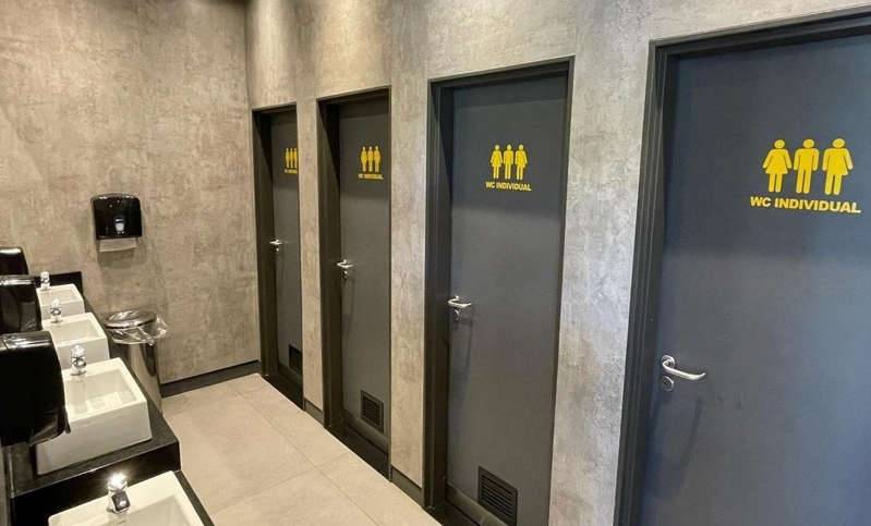 McDonalds recua e retira placas multigênero de seus banheiros