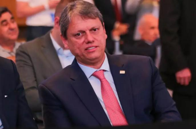 Promotoria quer que Tarcísio recomponha quadro da Educação