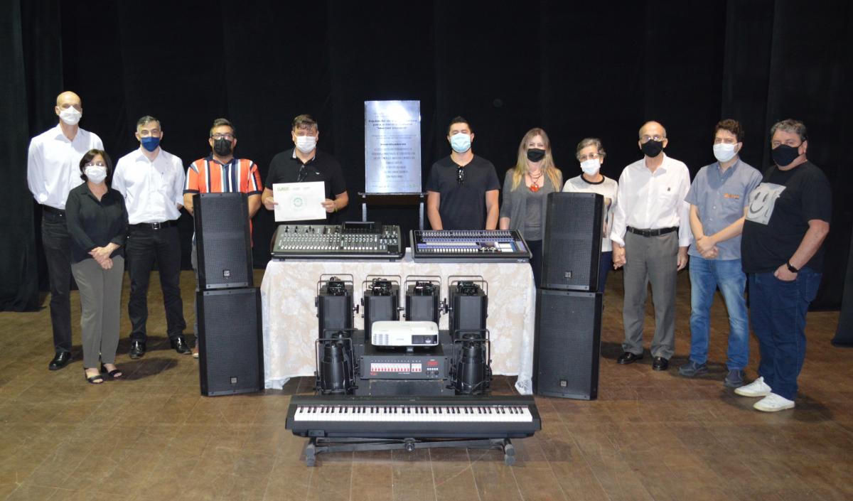 Teatro Municipal ganha novos equipamentos de som e iluminação
