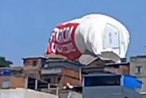Dirigível do São Paulo cai em Osasco e fere uma pessoa; VÍDEO