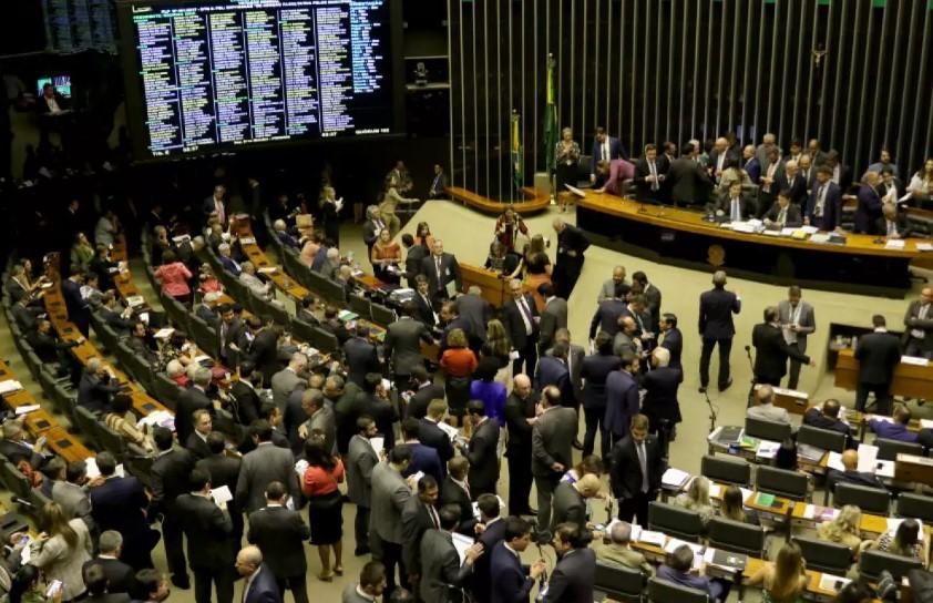 Deputados discutem maior perdão da história a partidos políticos