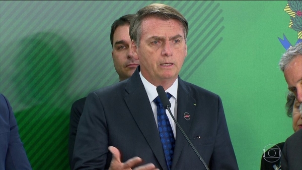 Projeto de Bolsonaro deixa em aberto quais categorias poderão ter porte de arma de fogo