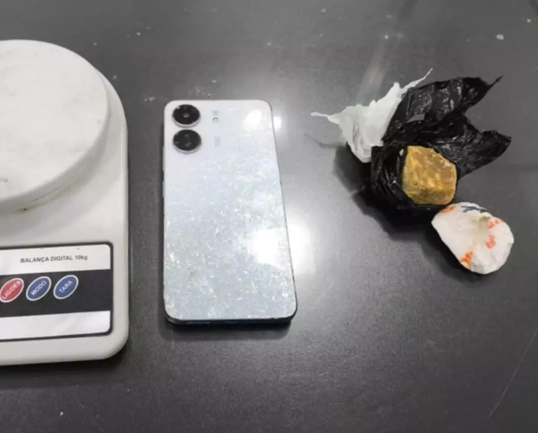 Polícia Militar Prende Mulher por Tráfico de Drogas em Paranapuã