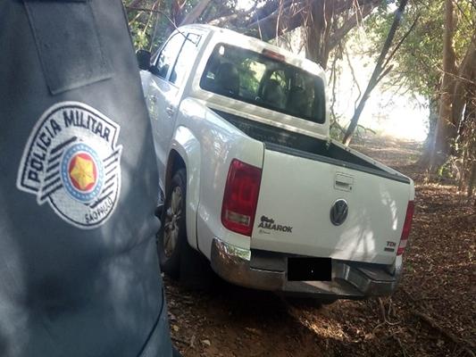 Polícia Militar recupera caminhonete furtada e prende ladrões