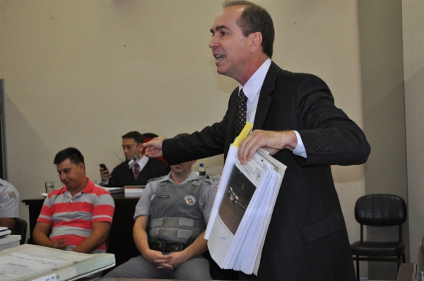 Promotor acusa em ação ex-prefeito de gastar R$ 3 mi sem licitação