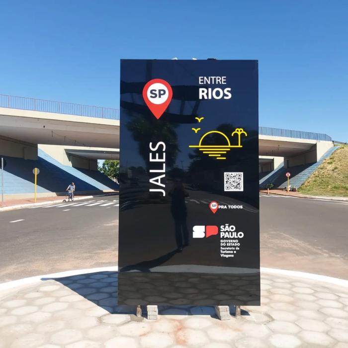 Jales Entrada da cidade, já pode ver instalado o novo totem de sinalização turística. A Voz