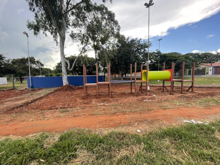 Jales Prefeitura inicia instalação de parquinhos infantis em 12 pontos da cidade A Voz das